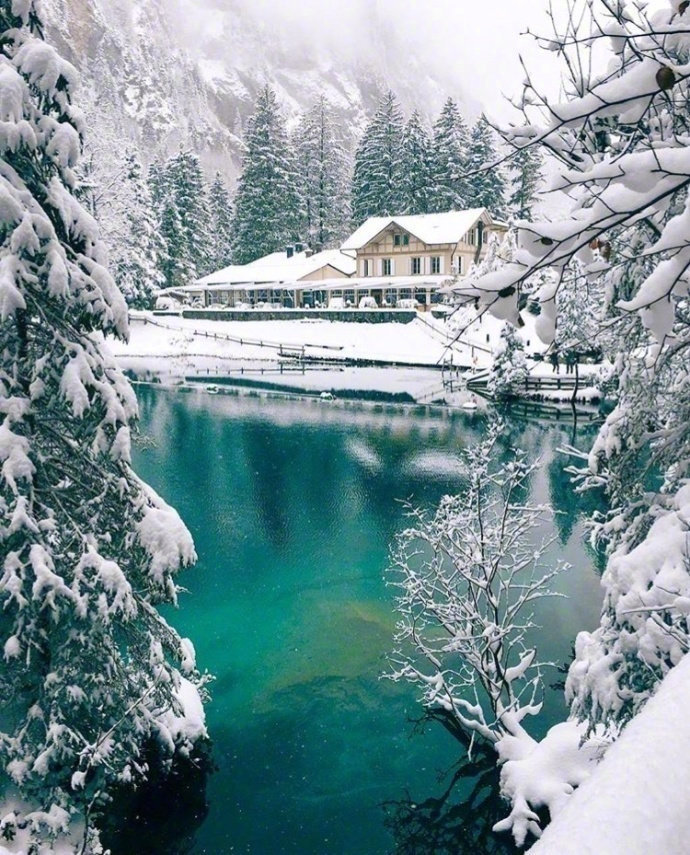 点击大图看下一张：蓝湖，堪称瑞士的“九寨沟”，太美了