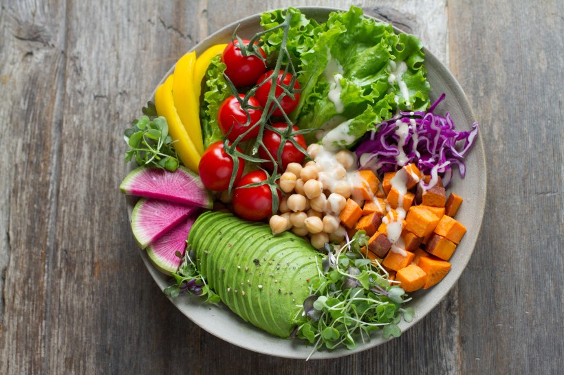 点击大图看下一张：营养丰富的蔬菜沙拉图片