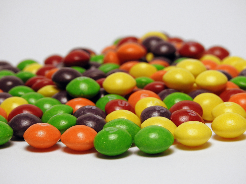 点击大图看下一张：香甜好吃的彩色糖果图片