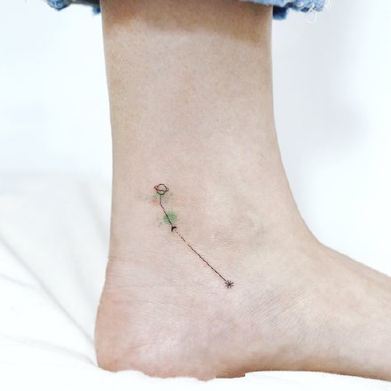 点击大图看下一张：一组脚踝位置的小清新纹身图案