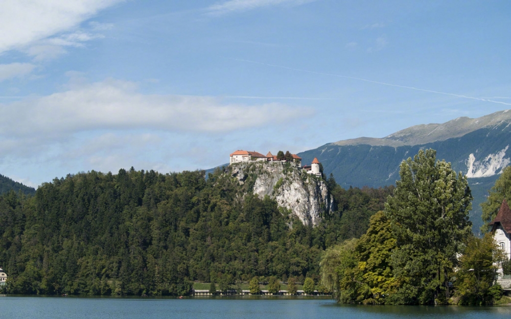 点击大图看下一张：斯洛文尼亚优美风景桌面壁纸