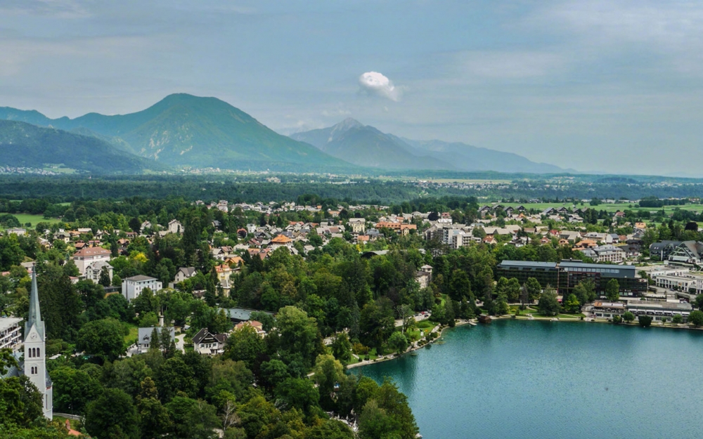 点击大图看下一张：斯洛文尼亚优美风景桌面壁纸
