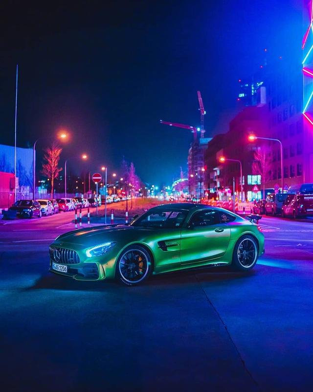 点击大图看下一张：夜太美之梅赛德斯AMG GT R，绿色小精灵