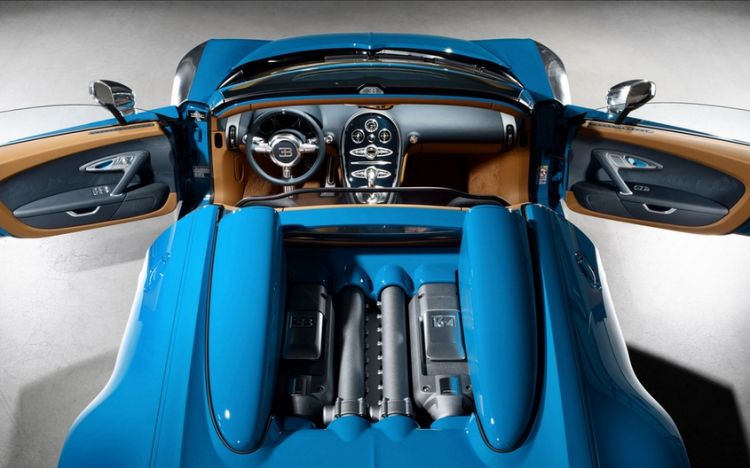 点击大图看下一张：蓝色限量版汽车布加迪威龙高清图片