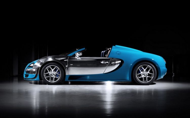 点击大图看下一张：蓝色限量版汽车布加迪威龙高清图片