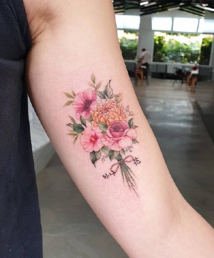 点击大图看下一张：一组小清新花卉彩色纹身图案