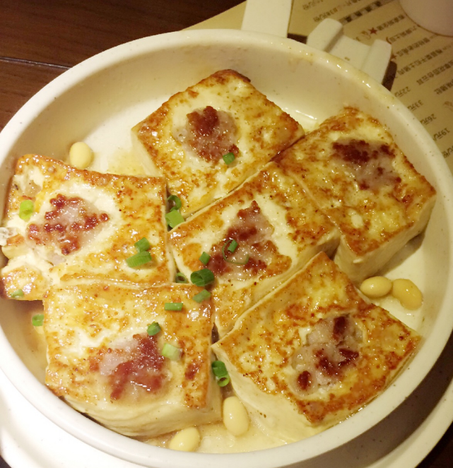 点击大图看下一张：经典粤菜客家酿豆腐美食图片