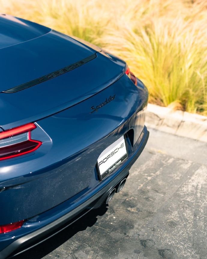 点击大图看下一张：保时捷911 Speedster深海蓝，这颜色很舒服