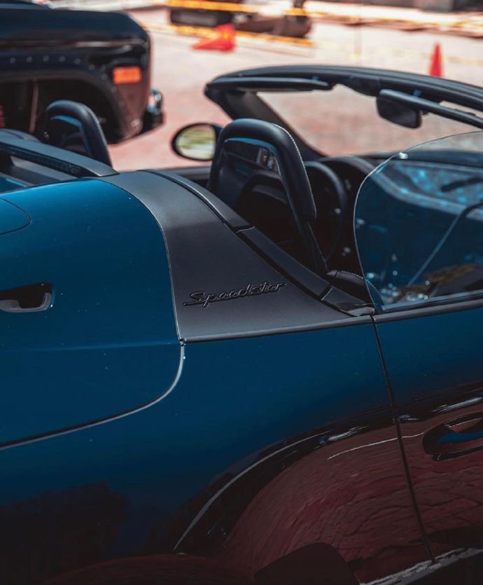 点击大图看下一张：保时捷911 Speedster深海蓝，这颜色很舒服