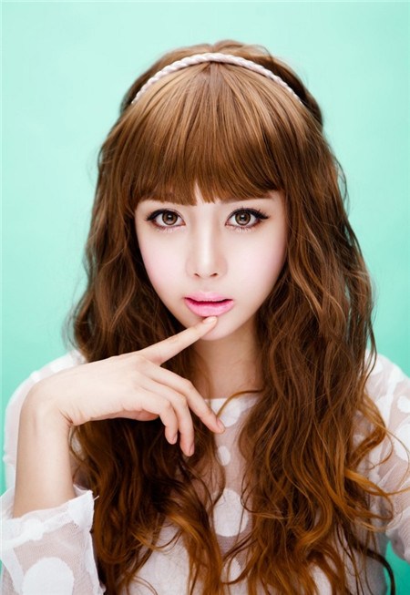 点击大图看下一张：最流行的韩式烫发图片