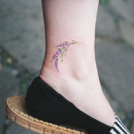 点击大图看下一张：一组脚踝彩色小清新纹身图案
