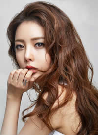 有着不一样的时尚感和个性的韩式女生烫发图片