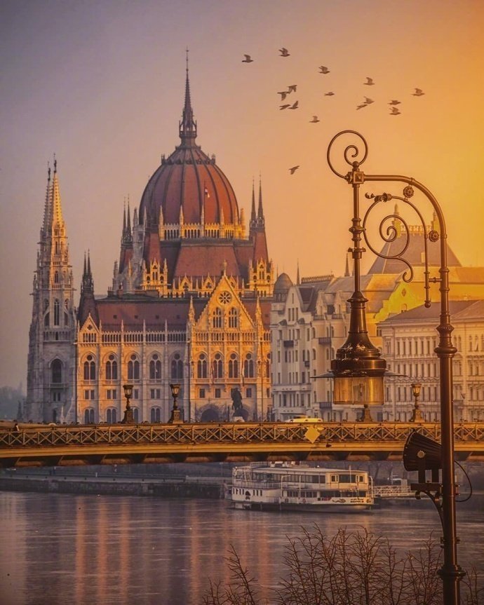 点击大图看下一张：布达佩斯的温柔黄昏