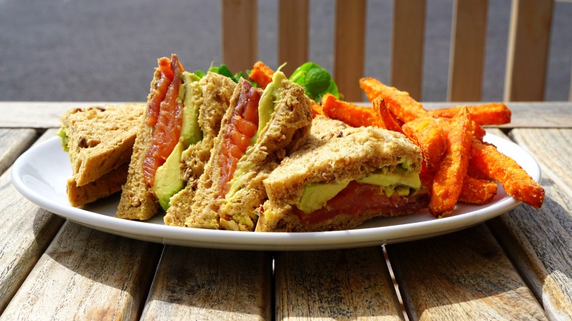 点击大图看下一张：美味好吃的三明治早餐图片