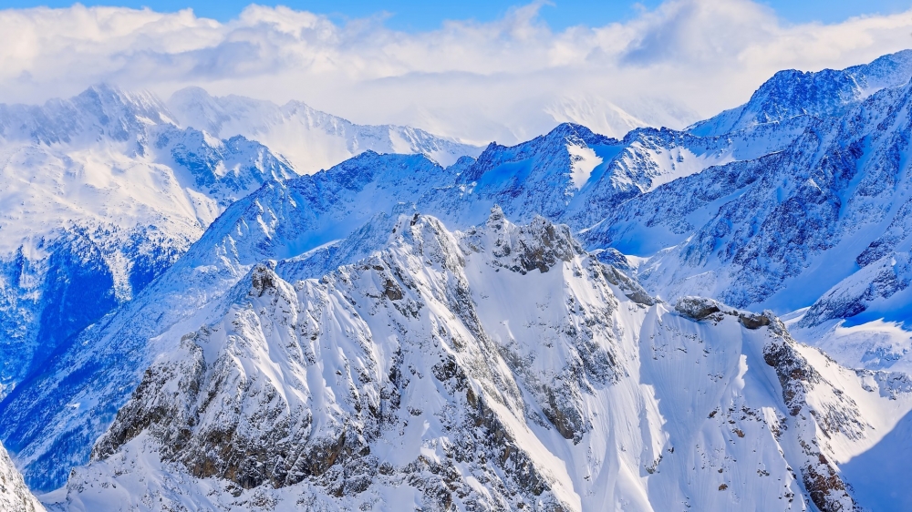 点击大图看下一张：壮观巍峨的雪山风景电脑壁纸