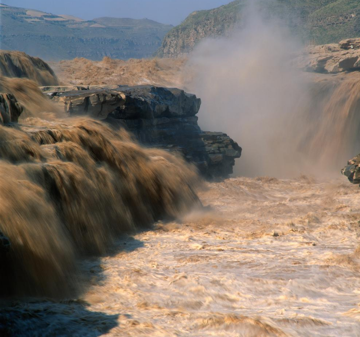 点击大图看下一张：山西临汾壶口瀑布风景图片