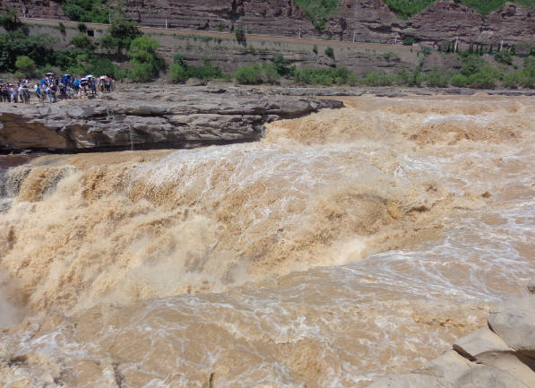 点击大图看下一张：山西临汾壶口瀑布风景图片