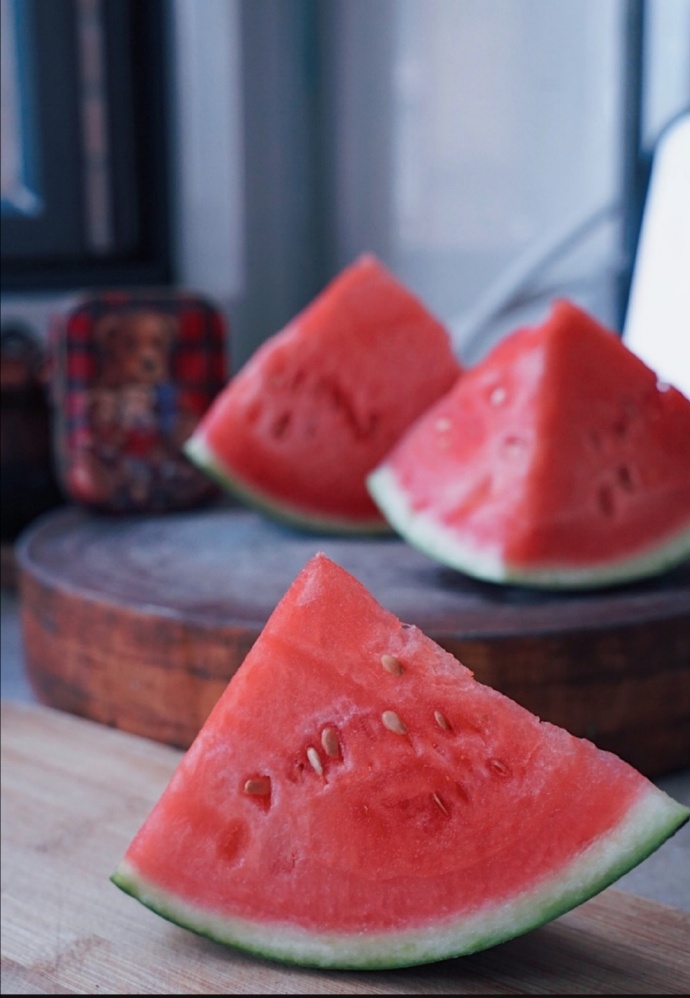 点击大图看下一张：一组夏日必吃的西瓜图片