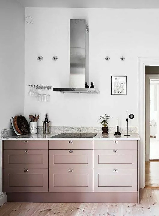 点击大图看下一张：一个漂亮橱柜，让厨房颜值提升100%