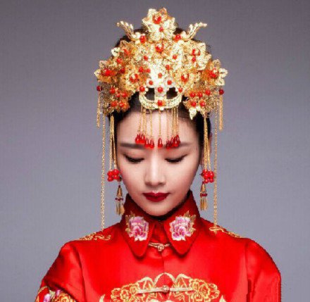 点击大图看下一张：中式传统婚礼新娘头饰