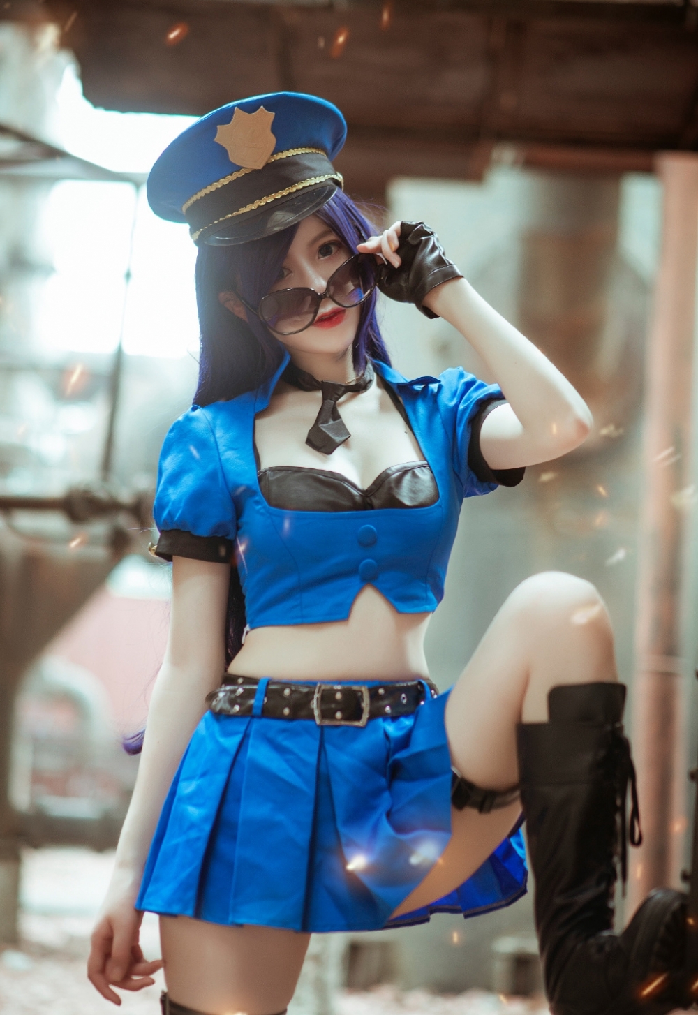 点击大图看下一张：皮城女警cosplay性感美腿写真图片