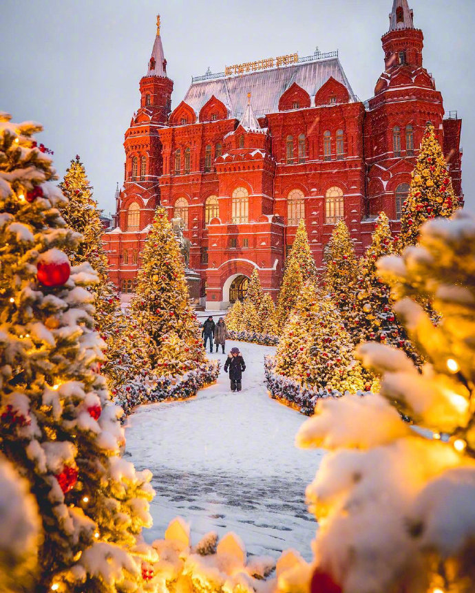 点击大图看下一张：莫斯科红场的雪夜