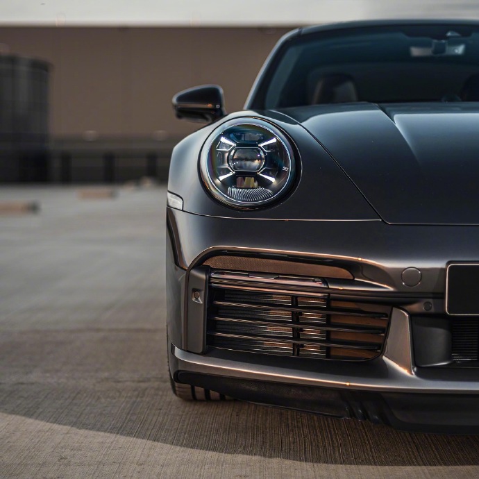 点击大图看下一张：新一代保时捷911 turbo S真心帅气