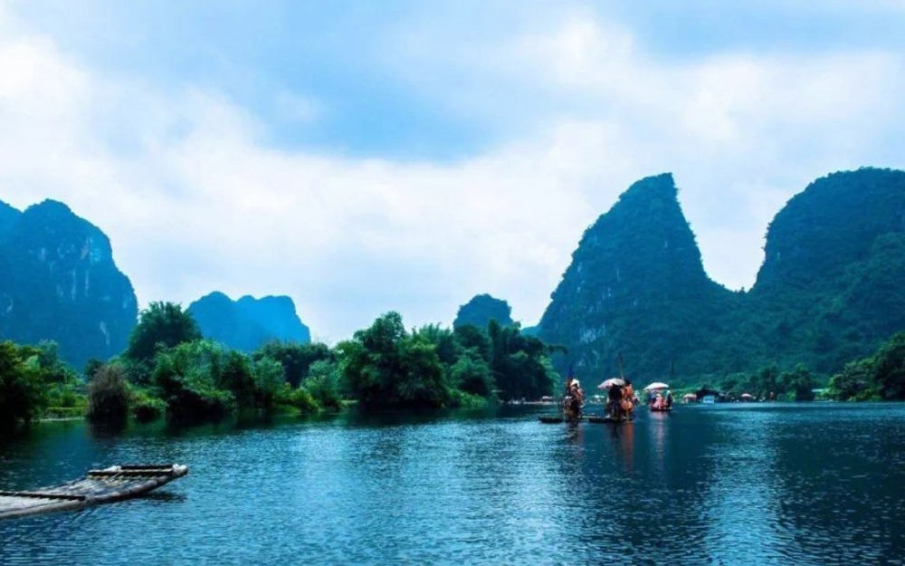 点击大图看下一张：唯美桂林山水风光图片桌面壁纸