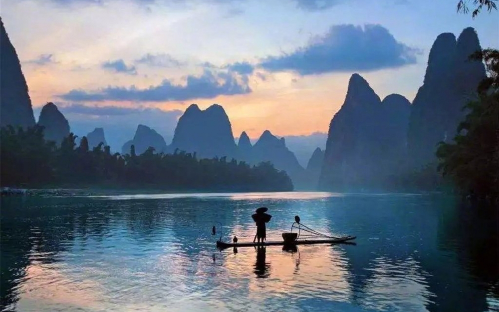 点击大图看下一张：唯美桂林山水风光图片桌面壁纸
