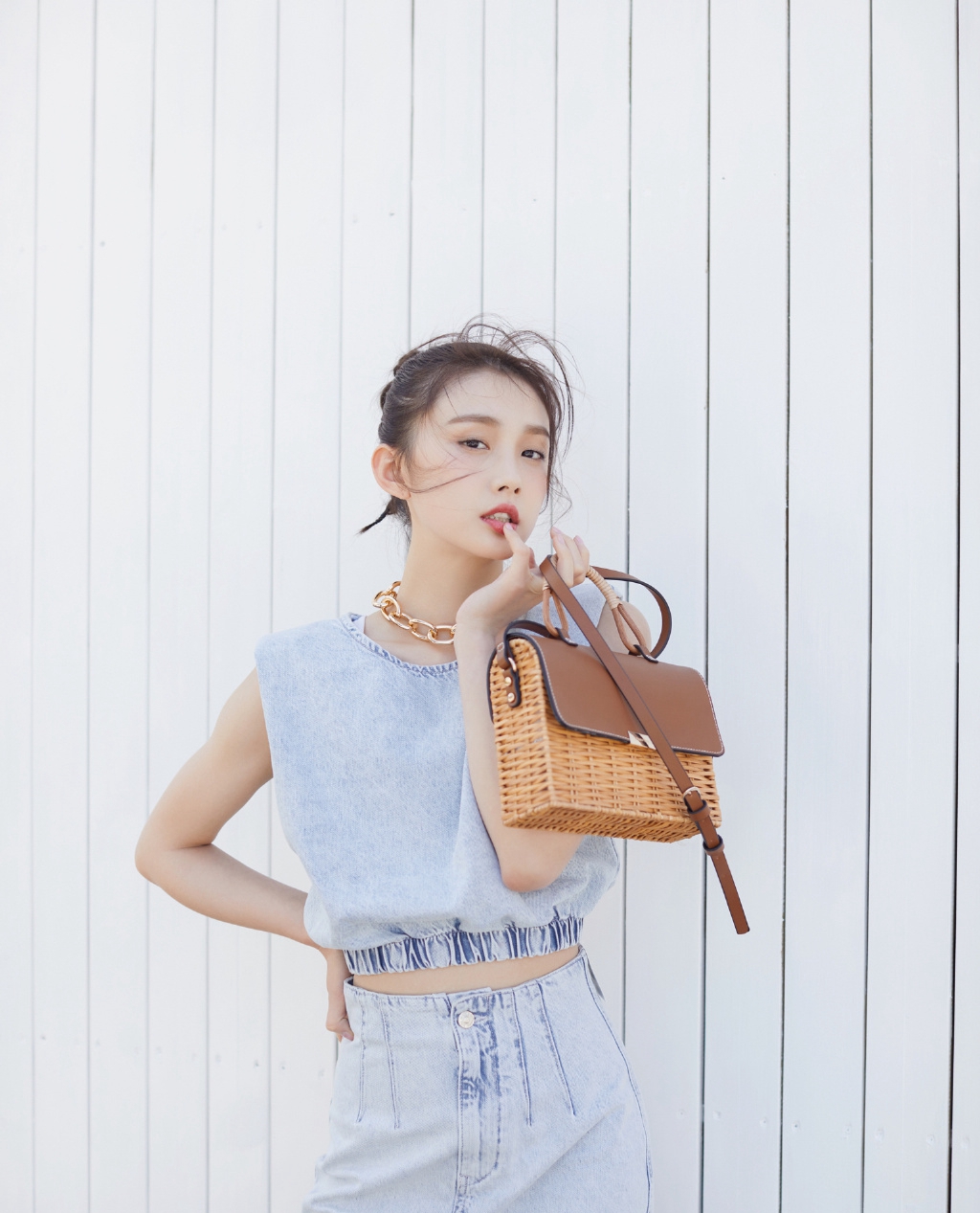 点击大图看下一张：王嵛清爽夏日写真图片