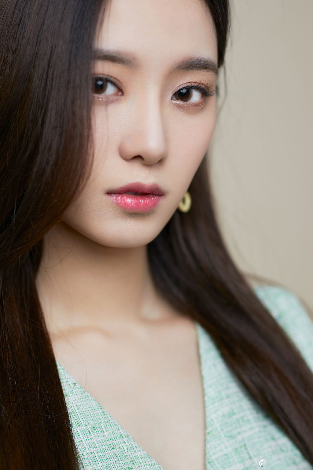 点击大图看下一张:徐艺洋夏日清新风写真图片