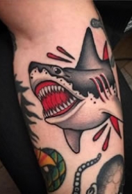 school 风格的鲨鱼纹身图案