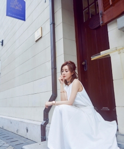 王瑞子白色长裙性感街拍图片