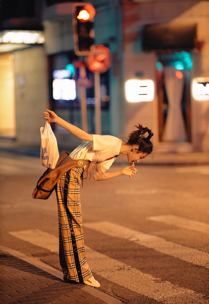 点击大图看下一张：孙佳雨夏夜随性街拍照图片