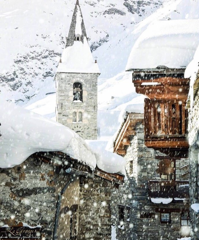 点击大图看下一张：大雪覆盖的法国小镇