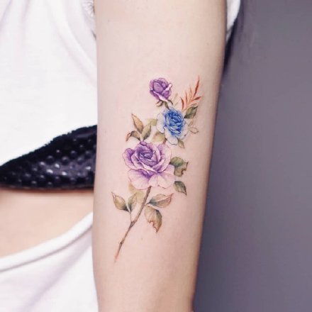 点击大图看下一张：一组好看的小清新花卉纹身图案