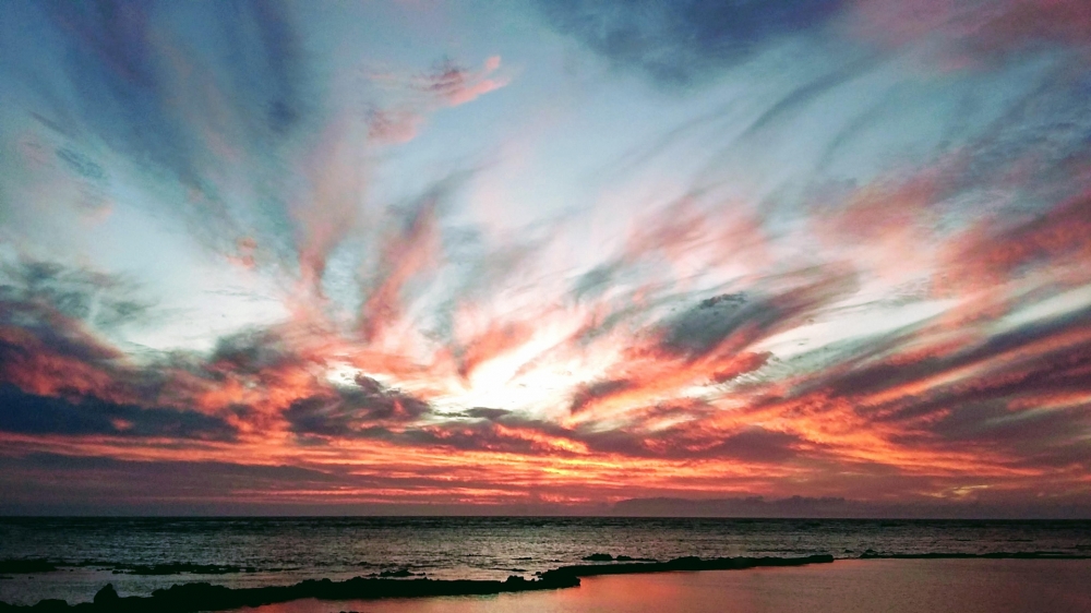 点击大图看下一张：海边日落唯美风光桌面壁纸