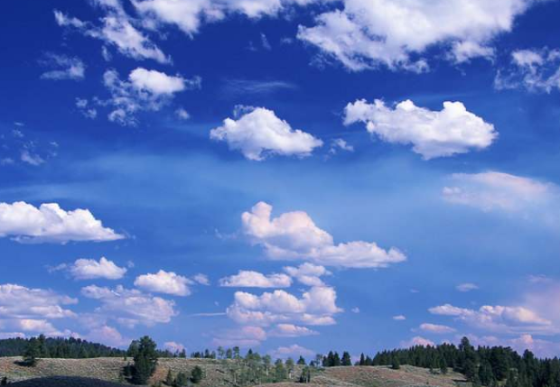点击大图看下一张：姿态万千的云朵图片