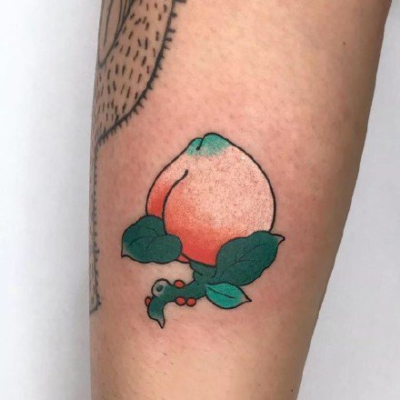 点击大图看下一张：性感又清纯的桃子纹身图案