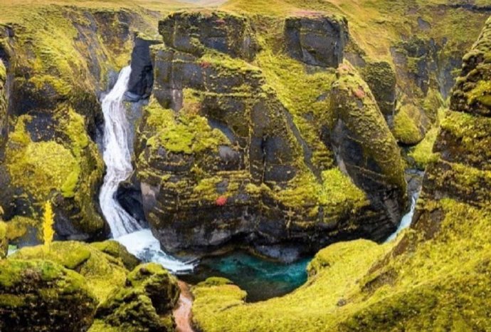点击大图看下一张：冰岛羽毛峡谷，犹如一幅油画