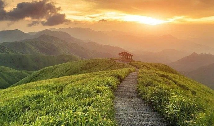 点击大图看下一张：江西武功山的云端草甸，徒步爱好者的天堂
