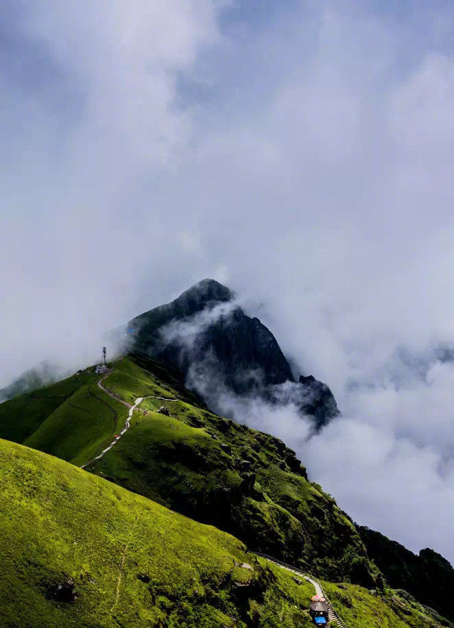 点击大图看下一张：江西武功山的云端草甸，徒步爱好者的天堂