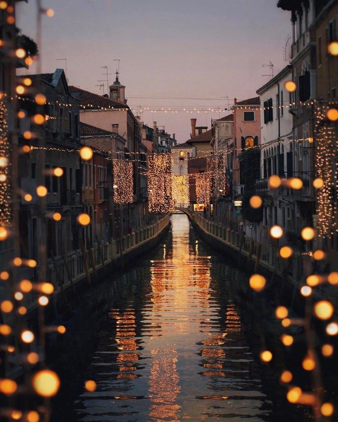 点击大图看下一张：威尼斯的夜晚美景图片
