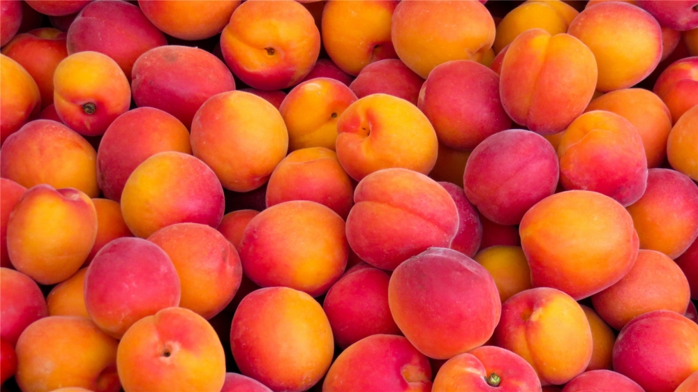 点击大图看下一张：美味的水果桃子高清桌面壁纸