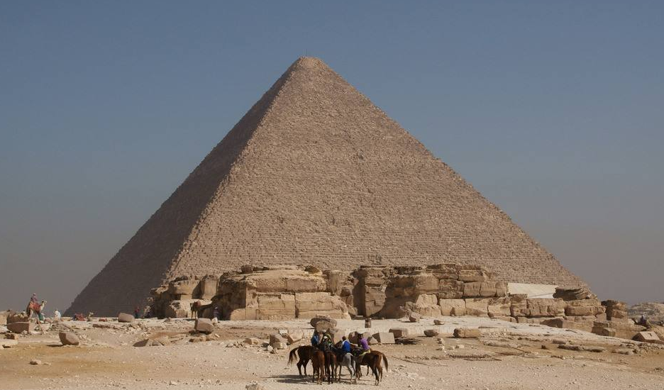 点击大图看下一张：神奇的埃及金字塔图片
