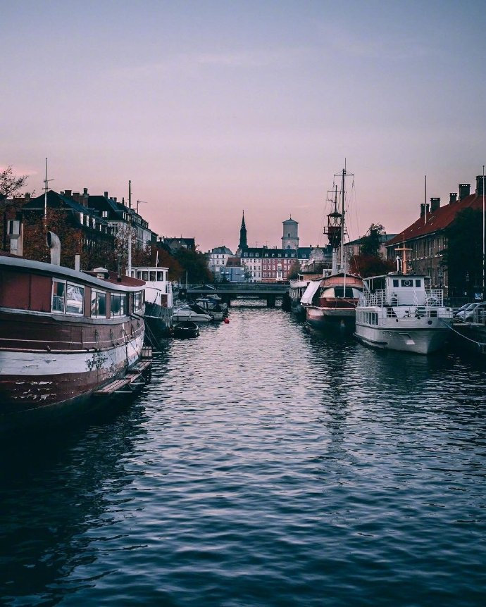点击大图看下一张：哥本哈根的黎明，温馨而迷人