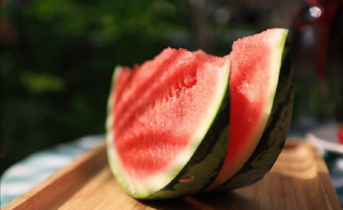 点击大图看下一张：一组清凉一夏甜甜的西瓜图片
