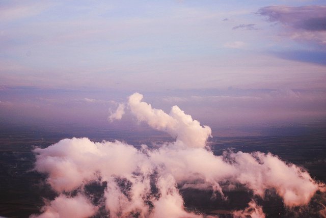 点击大图看下一张：一组千姿百态的天上云彩图片