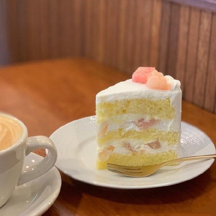 点击大图看下一张：一组奶香十足的蛋糕图片