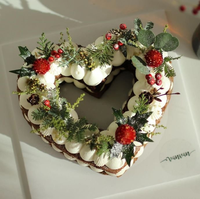 点击大图看下一张：七夕情人节可用，心形鲜花蛋糕灵感